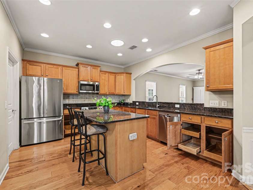 57106 Nightingale Way, Indian Land, SC 29707.  MLS# CAR4349782, YatesRealty ID 11662. Enjoy the convenience of pull-put shelves!