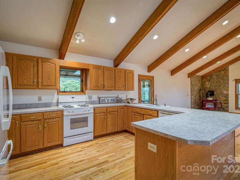 1521 Old Jonas Ridge Road, Newland, NC 28657.  MLS# CAR4253918, YatesRealty ID 11663. 