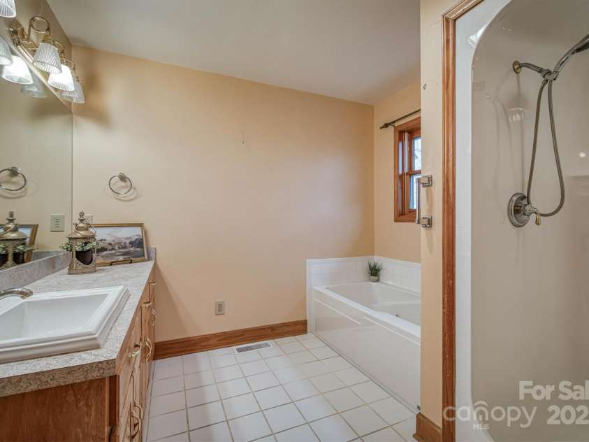 1521 Old Jonas Ridge Road, Newland, NC 28657.  MLS# CAR4253918, YatesRealty ID 11663. 