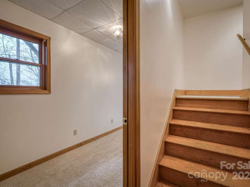 1521 Old Jonas Ridge Road, Newland, NC 28657.  MLS# CAR4253918, YatesRealty ID 11663. 