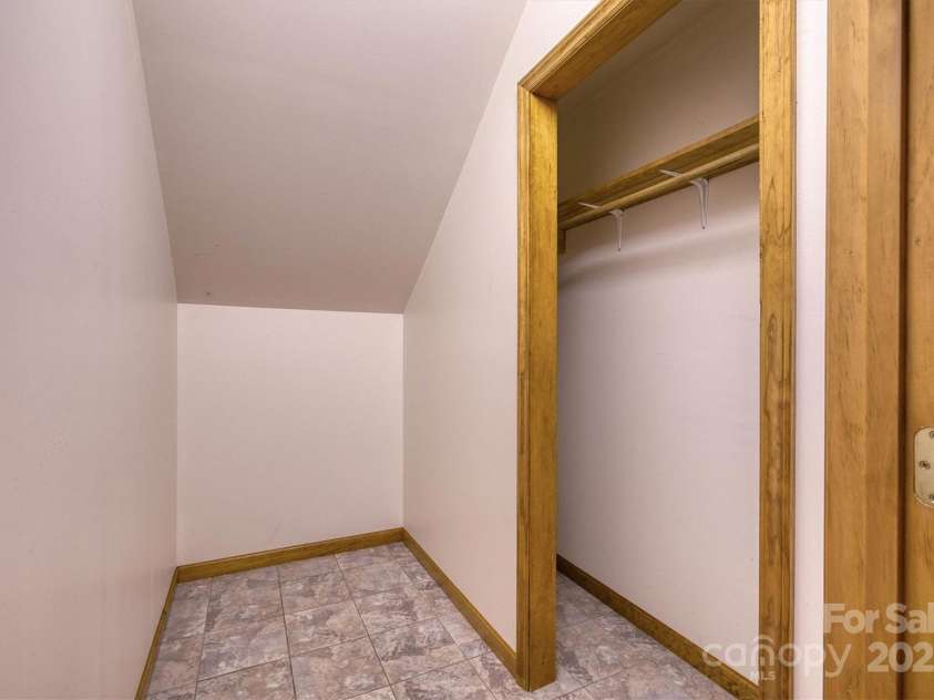 1521 Old Jonas Ridge Road, Newland, NC 28657.  MLS# CAR4253918, YatesRealty ID 11663. 