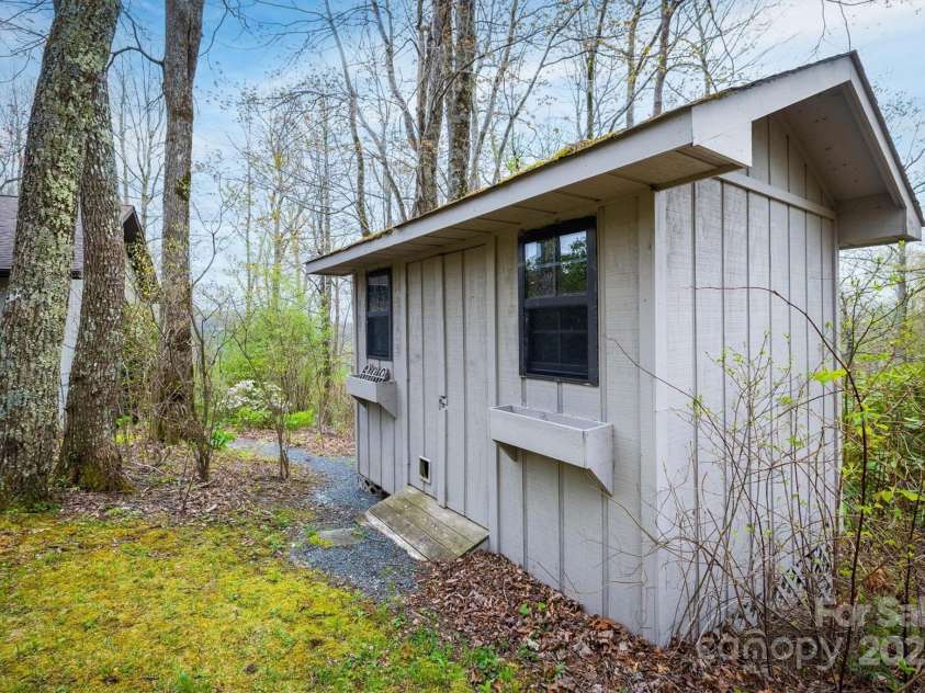 1521 Old Jonas Ridge Road, Newland, NC 28657.  MLS# CAR4253918, YatesRealty ID 11663. 