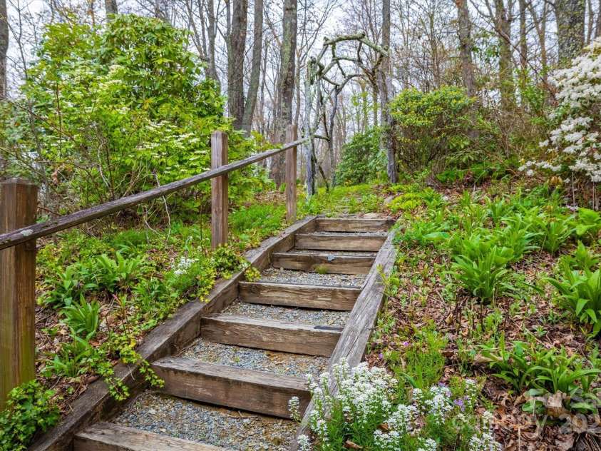 1521 Old Jonas Ridge Road, Newland, NC 28657.  MLS# CAR4253918, YatesRealty ID 11663. 