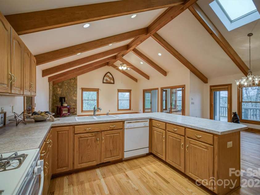 1521 Old Jonas Ridge Road, Newland, NC 28657.  MLS# CAR4253918, YatesRealty ID 11663. 