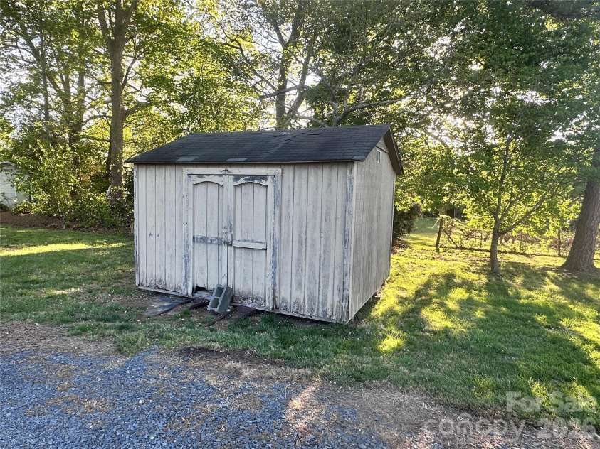 26024 Hobert Road, Albemarle, NC 28001.  MLS# CAR4364507, YatesRealty ID 11663. 