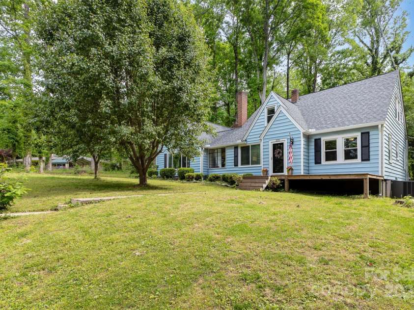 200 Cleveland Avenue, Shelby, NC 28150.  MLS# CAR4254937, YatesRealty ID 11664. 