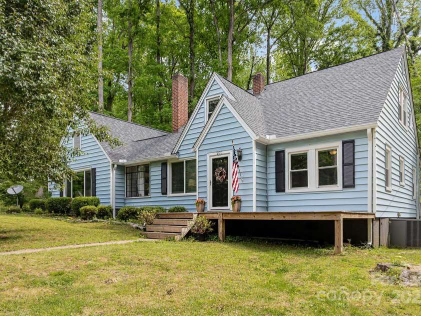 200 Cleveland Avenue, Shelby, NC 28150.  MLS# CAR4254937, YatesRealty ID 11664. 