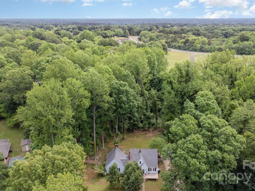 200 Cleveland Avenue, Shelby, NC 28150.  MLS# CAR4254937, YatesRealty ID 11664. 