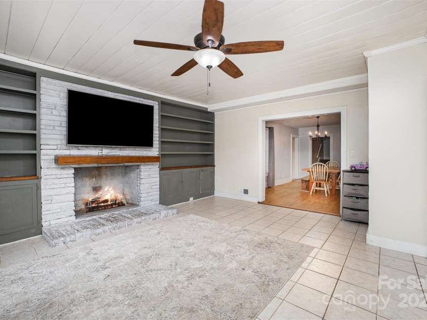 200 Cleveland Avenue, Shelby, NC 28150.  MLS# CAR4254937, YatesRealty ID 11664. 