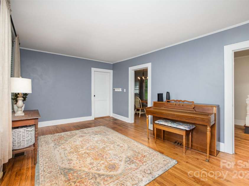 200 Cleveland Avenue, Shelby, NC 28150.  MLS# CAR4254937, YatesRealty ID 11664. 