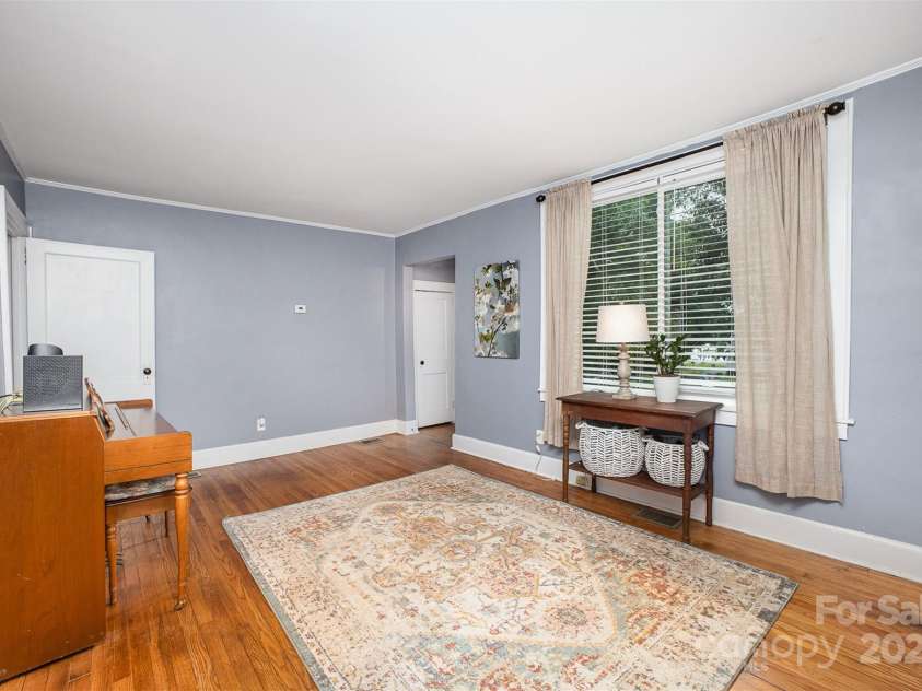 200 Cleveland Avenue, Shelby, NC 28150.  MLS# CAR4254937, YatesRealty ID 11664. 