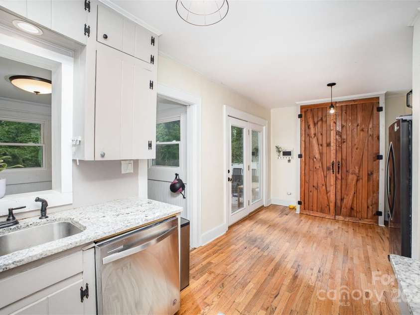 200 Cleveland Avenue, Shelby, NC 28150.  MLS# CAR4254937, YatesRealty ID 11664. 