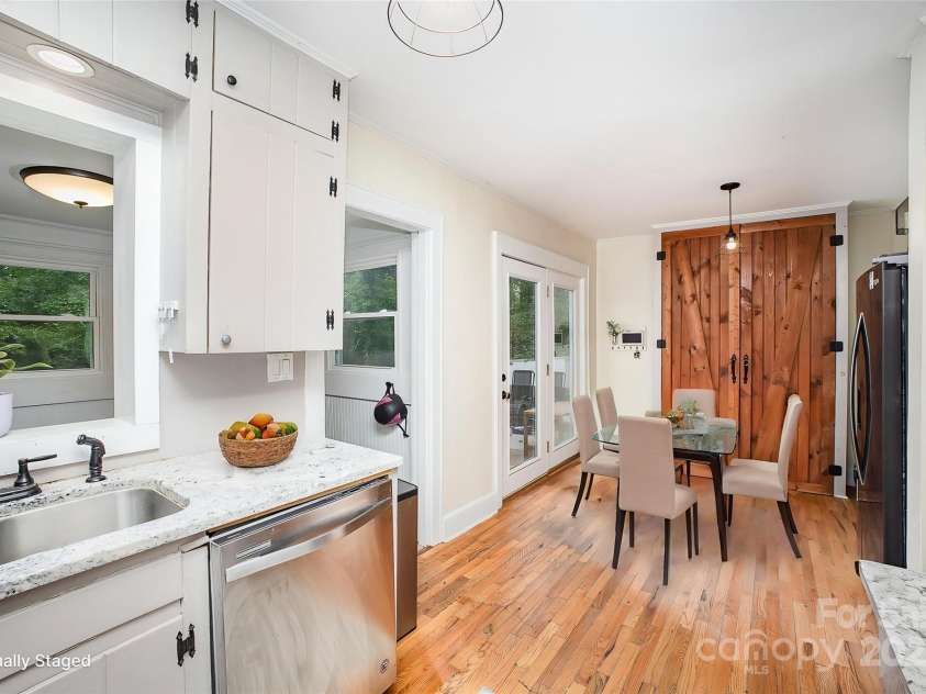 200 Cleveland Avenue, Shelby, NC 28150.  MLS# CAR4254937, YatesRealty ID 11664. 