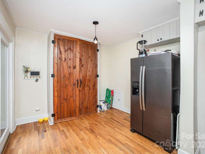 200 Cleveland Avenue, Shelby, NC 28150.  MLS# CAR4254937, YatesRealty ID 11664. 