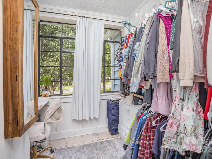 200 Cleveland Avenue, Shelby, NC 28150.  MLS# CAR4254937, YatesRealty ID 11664. 