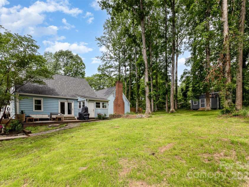200 Cleveland Avenue, Shelby, NC 28150.  MLS# CAR4254937, YatesRealty ID 11664. 
