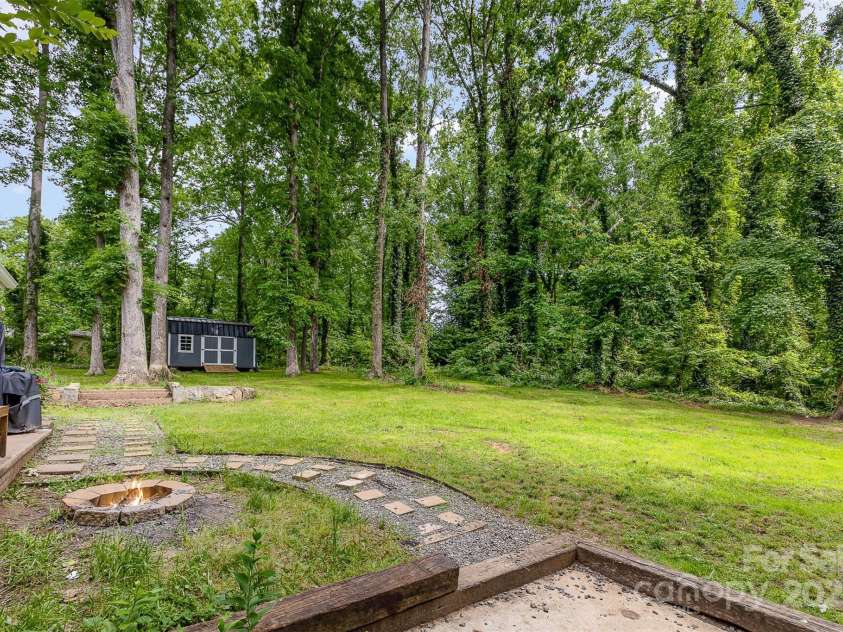 200 Cleveland Avenue, Shelby, NC 28150.  MLS# CAR4254937, YatesRealty ID 11664. 