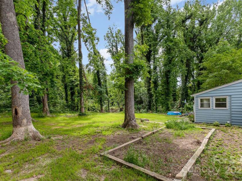 200 Cleveland Avenue, Shelby, NC 28150.  MLS# CAR4254937, YatesRealty ID 11664. 