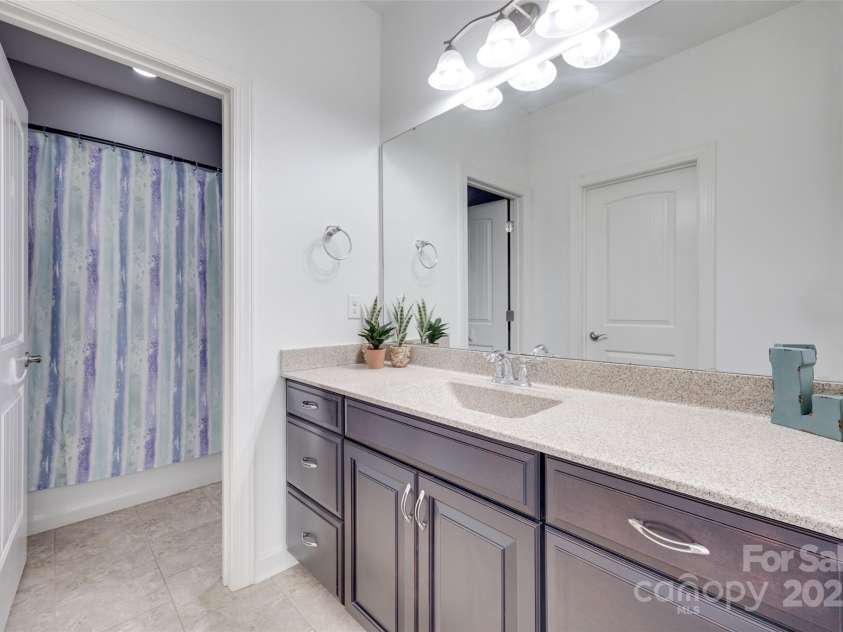 1446 Cilantro Court, Tega Cay, SC 29708.  MLS# CAR4248614, YatesRealty ID 11666. Full bath