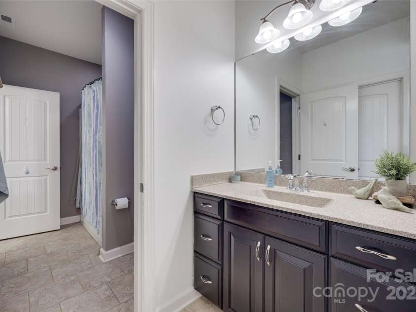 1446 Cilantro Court, Tega Cay, SC 29708.  MLS# CAR4248614, YatesRealty ID 11666. Jack & Jill Full Bath
