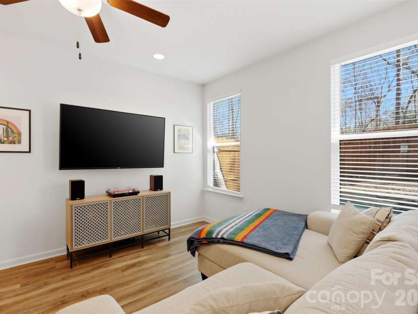517 Sandy Avenue, Charlotte, NC 28213.  MLS# CAR4358520, YatesRealty ID 11666. 