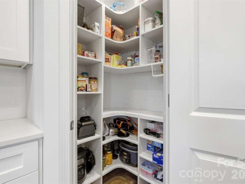517 Sandy Avenue, Charlotte, NC 28213.  MLS# CAR4358520, YatesRealty ID 11666. 