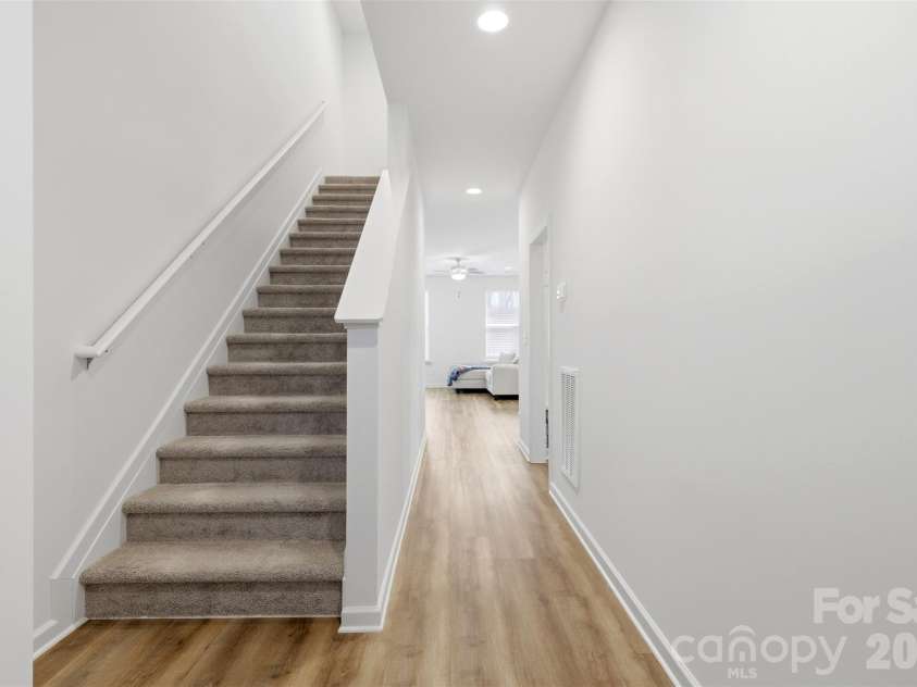 517 Sandy Avenue, Charlotte, NC 28213.  MLS# CAR4358520, YatesRealty ID 11666. 
