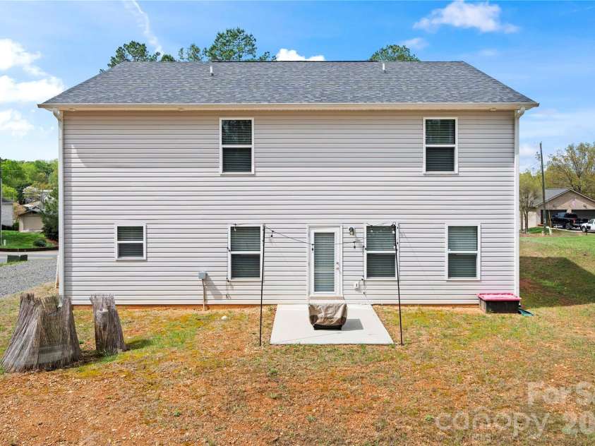 319 Shoreline Drive, New London, NC 28127.  MLS# CAR4366530, YatesRealty ID 11670. 