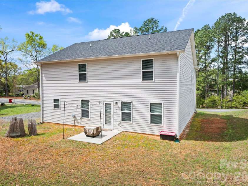 319 Shoreline Drive, New London, NC 28127.  MLS# CAR4366530, YatesRealty ID 11670. 