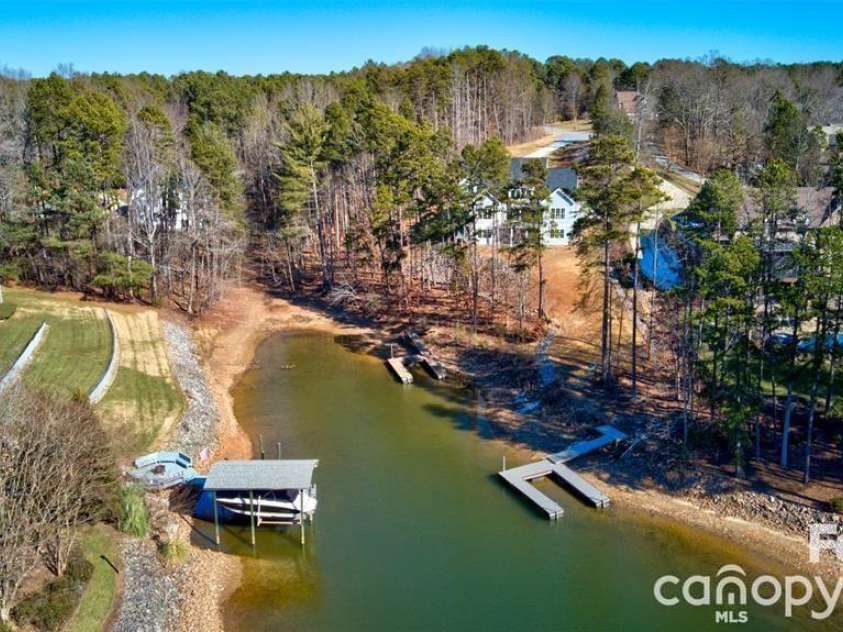 152 Fox Hunt Drive, Mooresville, NC 28117.  MLS# CAR4369743, YatesRealty ID 11671. 