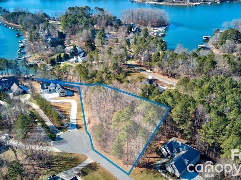 152 Fox Hunt Drive, Mooresville, NC 28117.  MLS# CAR4369743, YatesRealty ID 11671. 