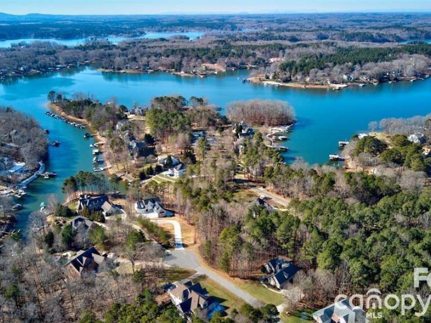 152 Fox Hunt Drive, Mooresville, NC 28117.  MLS# CAR4369743, YatesRealty ID 11671. 