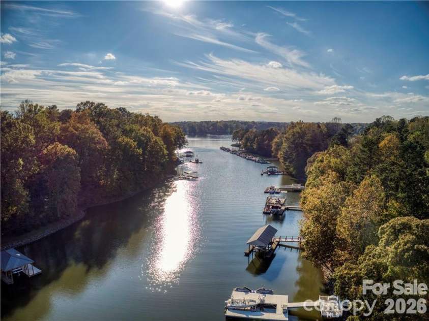152 Fox Hunt Drive, Mooresville, NC 28117.  MLS# CAR4369743, YatesRealty ID 11671. 