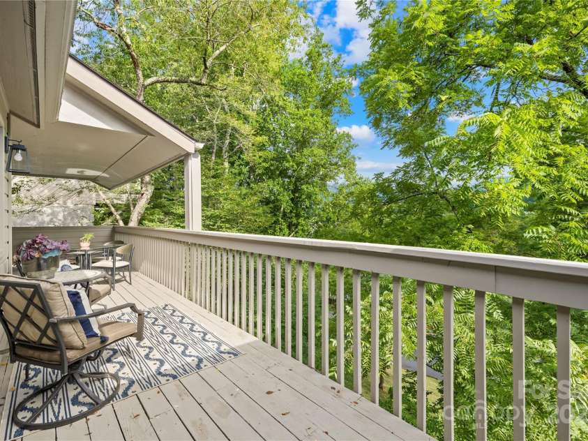 401 Timber Drive, Asheville, NC 28804.  MLS# CAR4210317, YatesRealty ID 11672. 