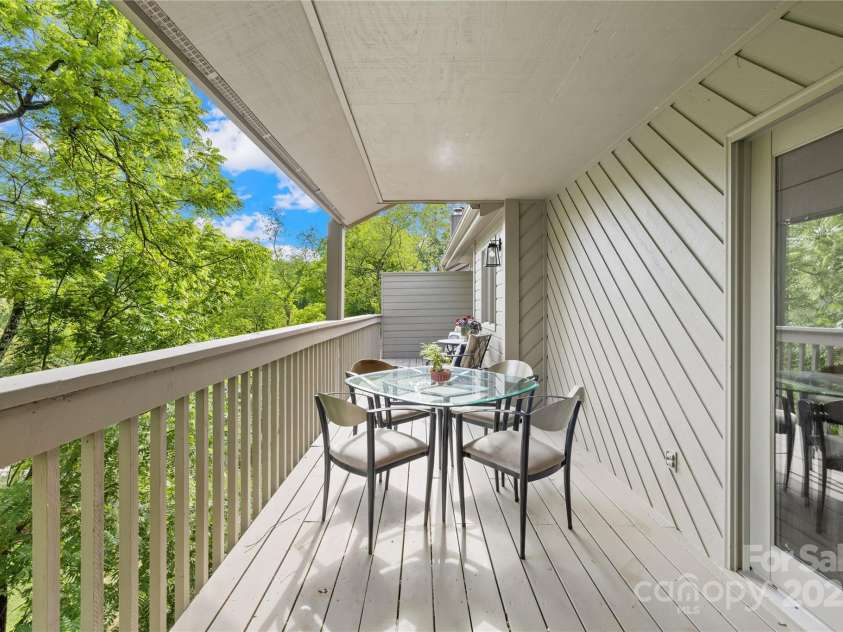 401 Timber Drive, Asheville, NC 28804.  MLS# CAR4210317, YatesRealty ID 11672. 