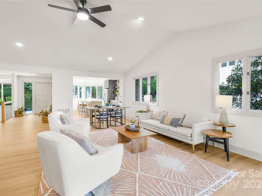 401 Timber Drive, Asheville, NC 28804.  MLS# CAR4210317, YatesRealty ID 11672. 