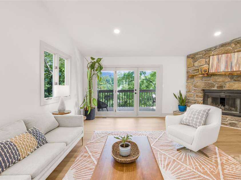 401 Timber Drive, Asheville, NC 28804.  MLS# CAR4210317, YatesRealty ID 11672. 