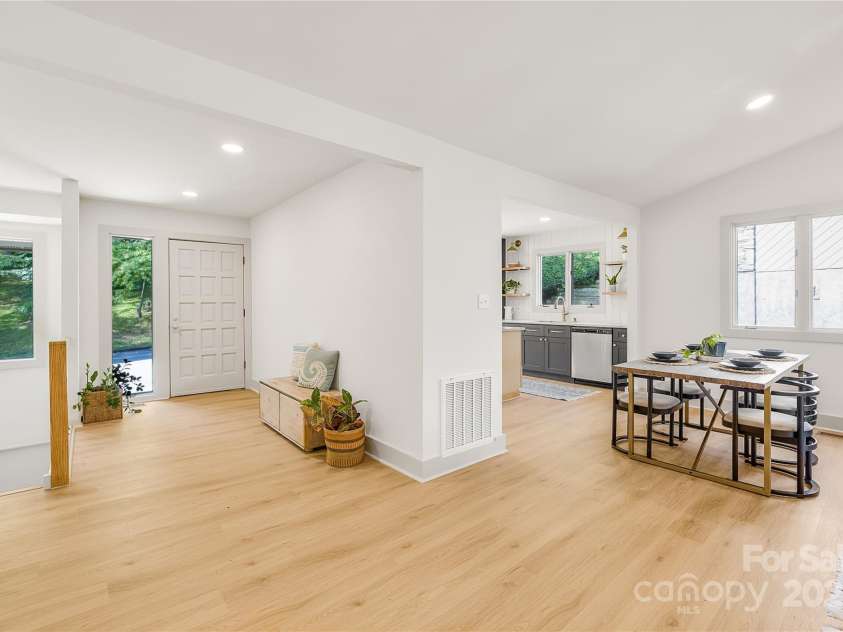 401 Timber Drive, Asheville, NC 28804.  MLS# CAR4210317, YatesRealty ID 11672. 