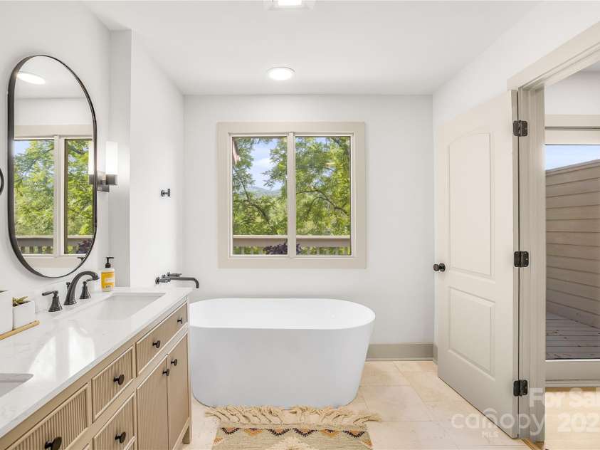 401 Timber Drive, Asheville, NC 28804.  MLS# CAR4210317, YatesRealty ID 11672. 