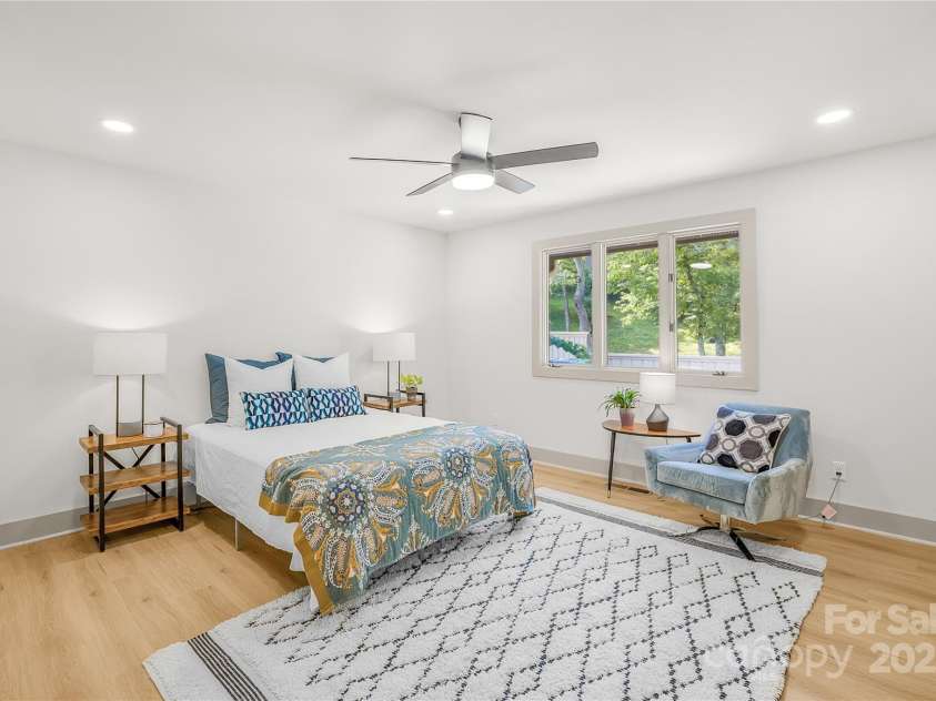 401 Timber Drive, Asheville, NC 28804.  MLS# CAR4210317, YatesRealty ID 11672. 