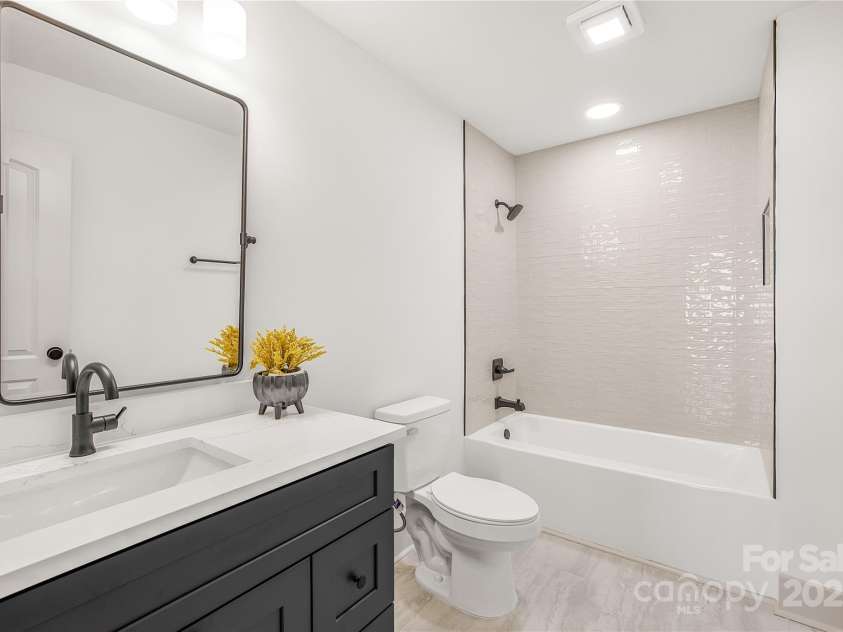 401 Timber Drive, Asheville, NC 28804.  MLS# CAR4210317, YatesRealty ID 11672. 