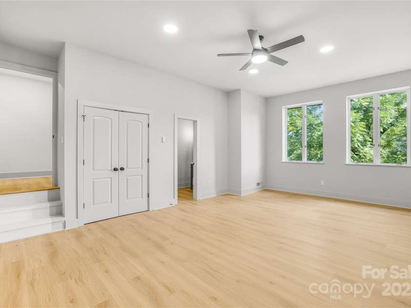 401 Timber Drive, Asheville, NC 28804.  MLS# CAR4210317, YatesRealty ID 11672. 