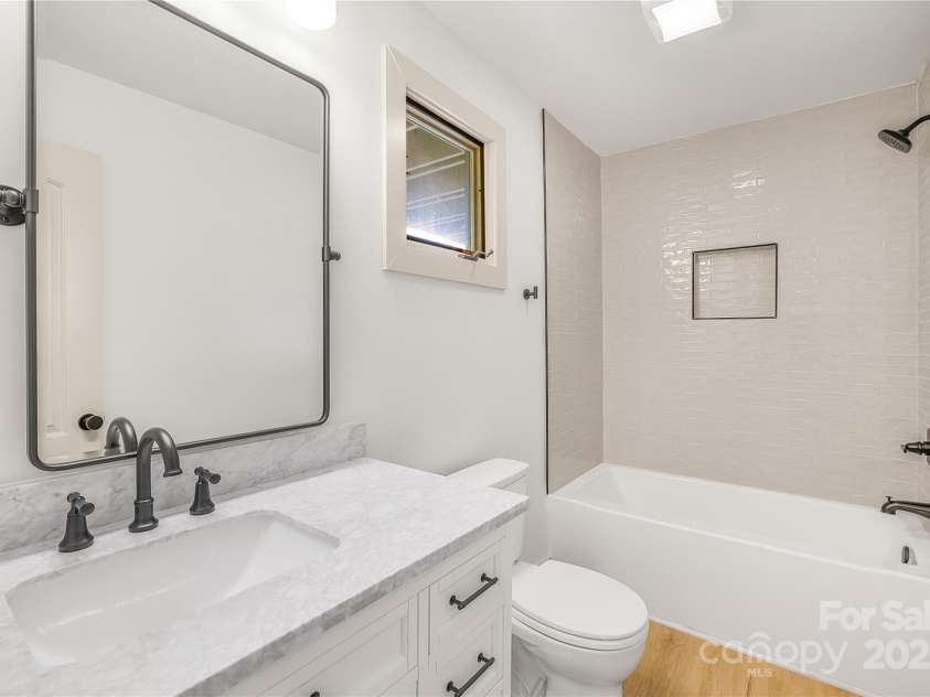 401 Timber Drive, Asheville, NC 28804.  MLS# CAR4210317, YatesRealty ID 11672. 