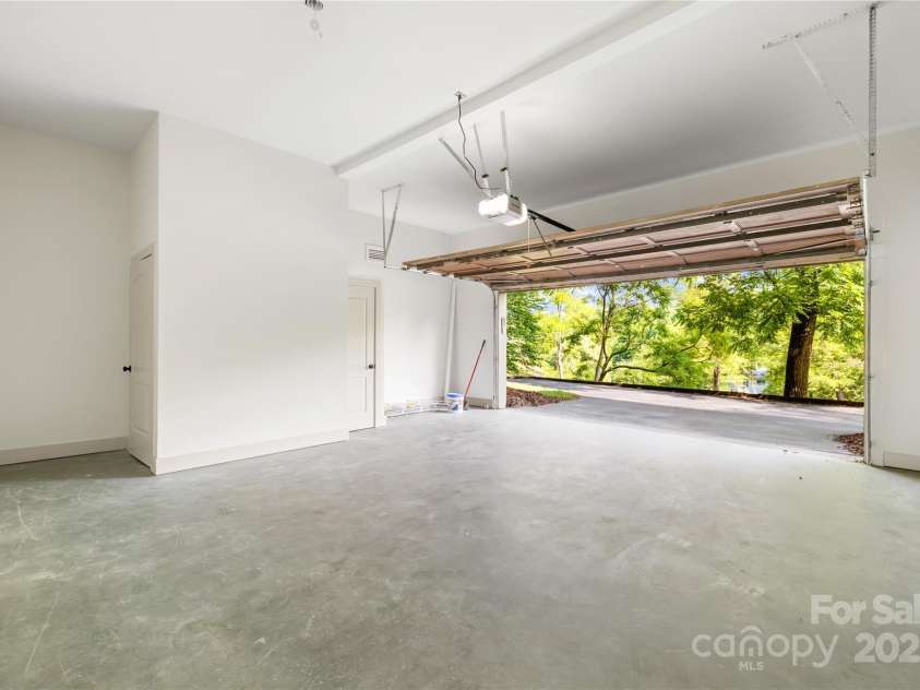 401 Timber Drive, Asheville, NC 28804.  MLS# CAR4210317, YatesRealty ID 11672. 