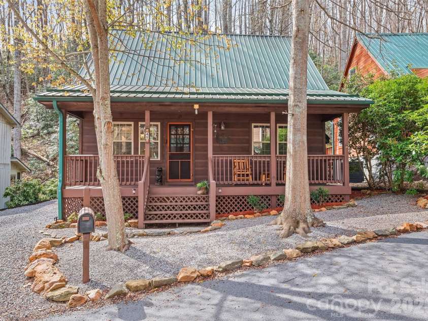 41 Trapper Lane, Waynesville, NC 28785.  MLS# CAR4366721, YatesRealty ID 11672. 
