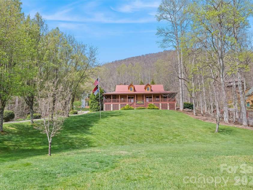 41 Trapper Lane, Waynesville, NC 28785.  MLS# CAR4366721, YatesRealty ID 11672. 
