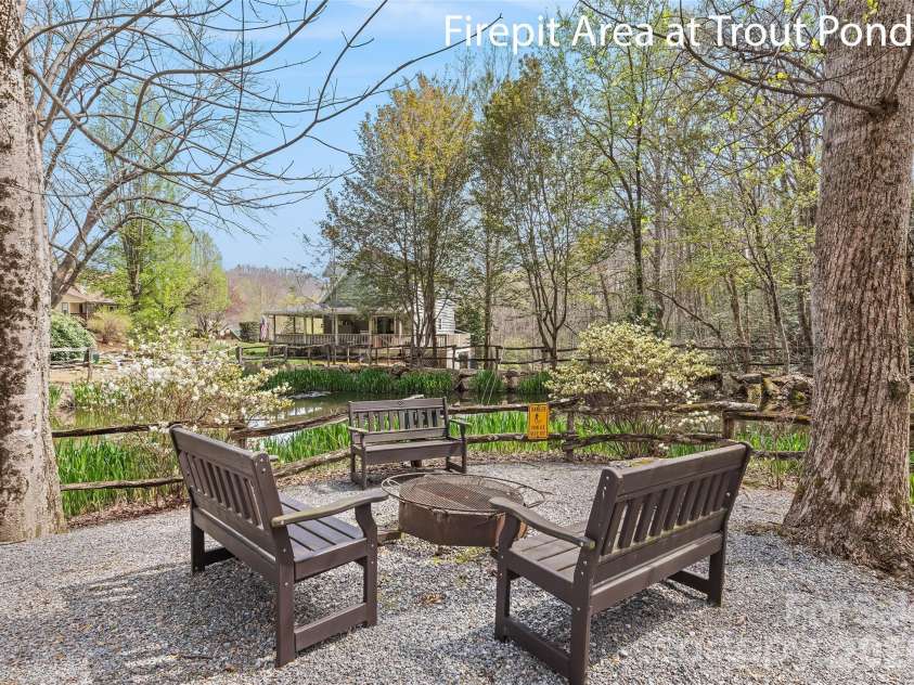 41 Trapper Lane, Waynesville, NC 28785.  MLS# CAR4366721, YatesRealty ID 11672. 