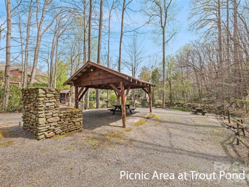 41 Trapper Lane, Waynesville, NC 28785.  MLS# CAR4366721, YatesRealty ID 11672. 