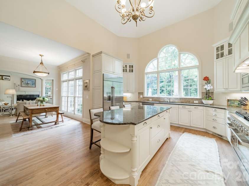2516 Selwyn Avenue, Charlotte, NC 28209.  MLS# CAR4351447, YatesRealty ID 11673. Breakfast Room