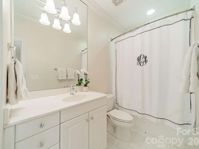 2516 Selwyn Avenue, Charlotte, NC 28209.  MLS# CAR4351447, YatesRealty ID 11673. Ensuite Bath 3